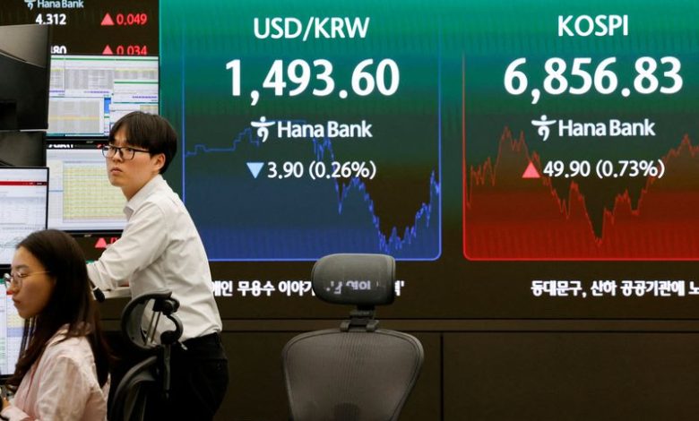 Asia stocks struggle for direction, oil moves higher Asia stocks struggle for direction, oil moves higher