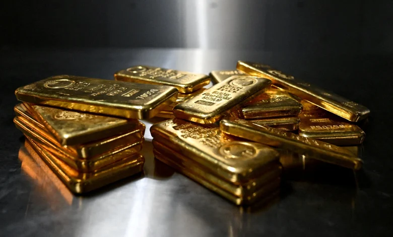 Gold holds near ,500 as US Treasury buyback sends bond yields lower