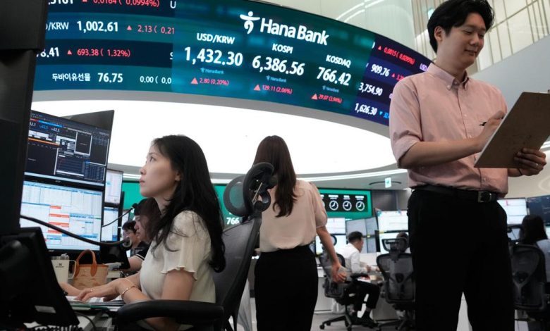 US stocks hit records as profits keep piling up for Palantir and others, while oil prices ease | World US stocks hit records as profits keep piling up for Palantir and others, while oil prices ease | World