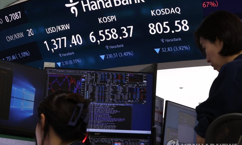 Seoul shares trim losses late Mon. morning amid tech sell-off Seoul shares trim losses late Mon. morning amid tech sell-off