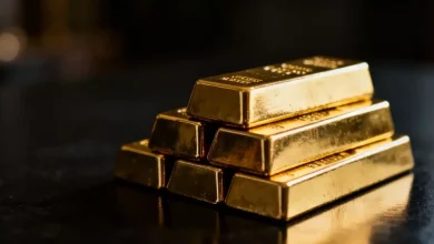 Central Banks Stockpile While Banks Trim Their Sights Central Banks Stockpile While Banks Trim Their Sights