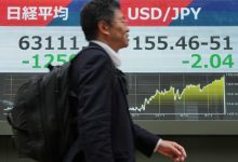 Asian stocks are mixed as yen jumps against the dollar, while oil prices slip
