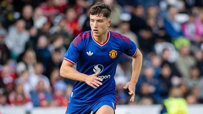 Gore close to Luton loan; Amass and Leon futures still to be sorted Gore close to Luton loan; Amass and Leon futures still to be sorted