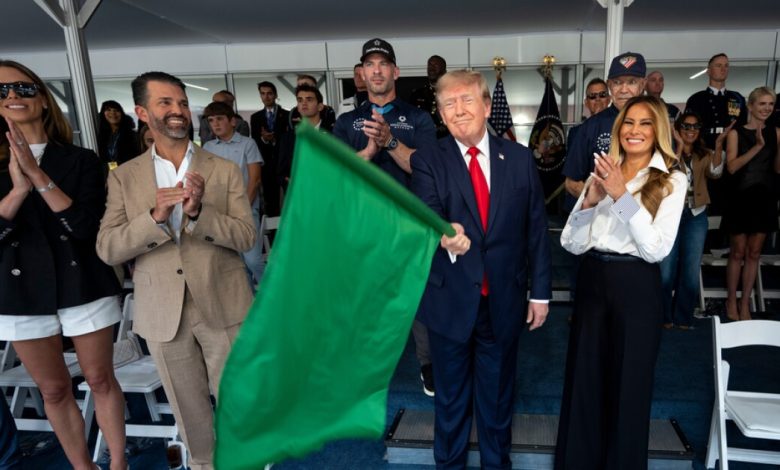 Trump waves green flag to start IndyCar race in Washington, D.C. Trump waves green flag to start IndyCar race in Washington, D.C.