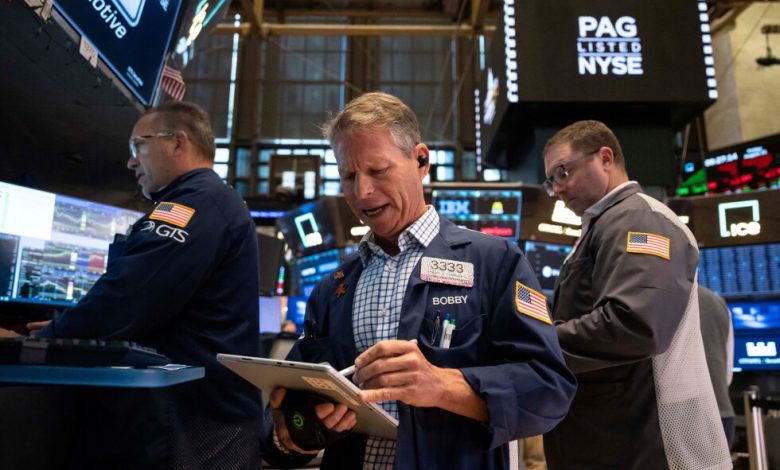 Falling oil prices help calm the stock and bond markets