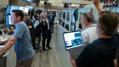 The bond market prepares for a hike to interest rates, while US stocks drift lower