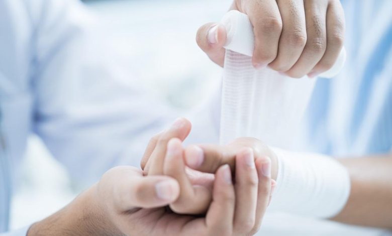 What GSK (LSE:GSK) And Hikma Pharmaceuticals (LSE:HIK) Reveal About Today’s Healthcare Stocks Debate