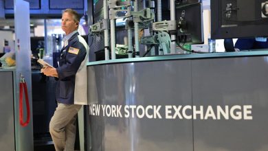 Global stocks mixed as yen falls despite Bank of Japan rate hike