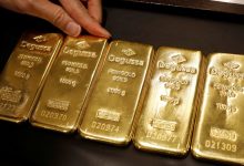Gold heads for weekly loss as stronger dollar, Fed rate outlook weighs