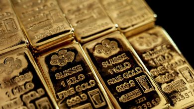 Gold slips as oil rally fans rate hike bets ahead of Fed meeting