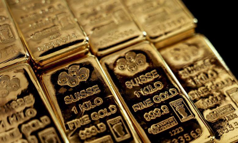 Gold slips as oil rally fans rate hike bets ahead of Fed meeting