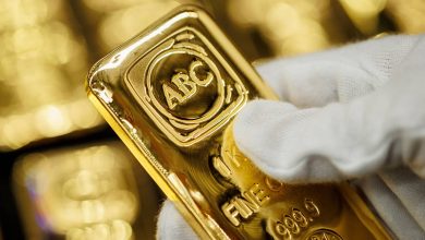Gold holds ground with U.S. payrolls data on radar Gold holds ground with U.S. payrolls data on radar