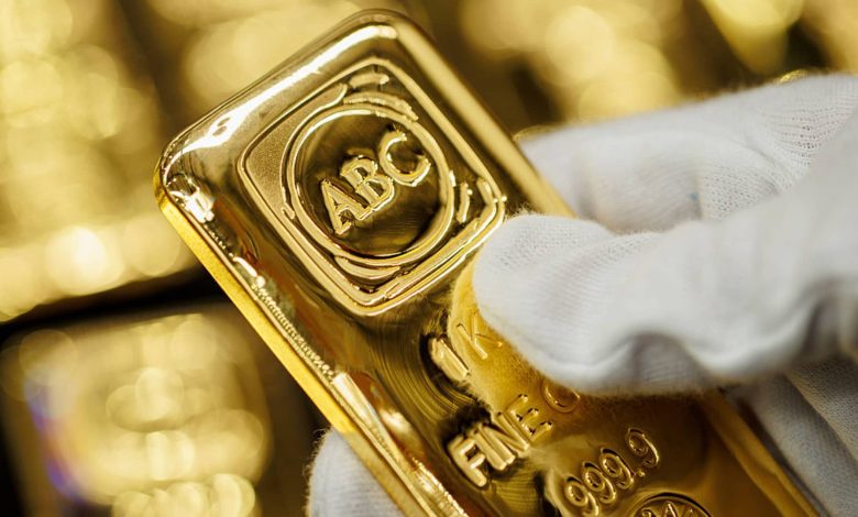 Gold holds ground with U.S. payrolls data on radar