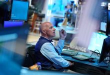 US stocks drift toward the finish of a winning week