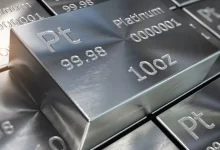 UBS Favors Gold Over Platinum as Market Surplus Grows