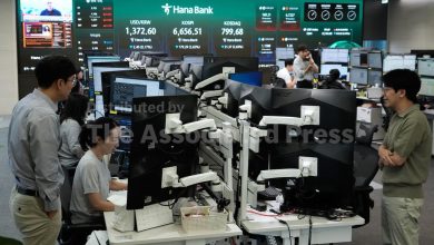 Asian shares decline after stocks slip on Wall Street, while global bond sell-off intensifies – The Daily Reporter