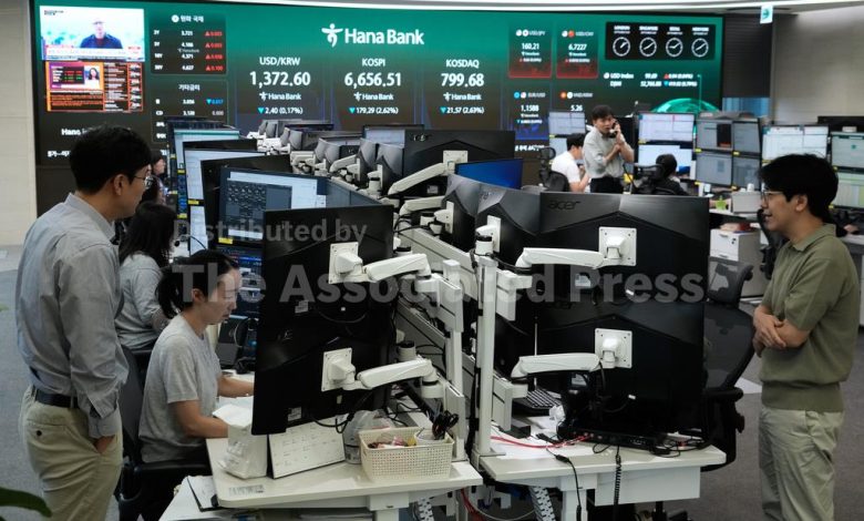 Asian shares decline after stocks slip on Wall Street, while global bond sell-off intensifies – The Daily Reporter Asian shares decline after stocks slip on Wall Street, while global bond sell-off intensifies – The Daily Reporter
