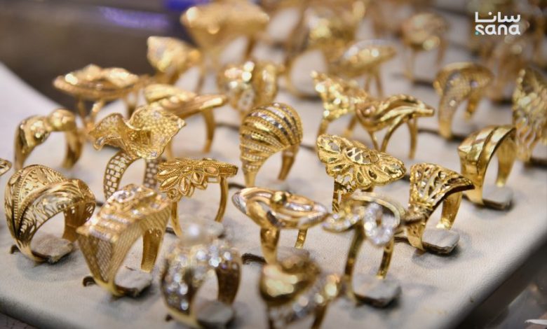 Gold prices steady in Syrian market as global bullion slips